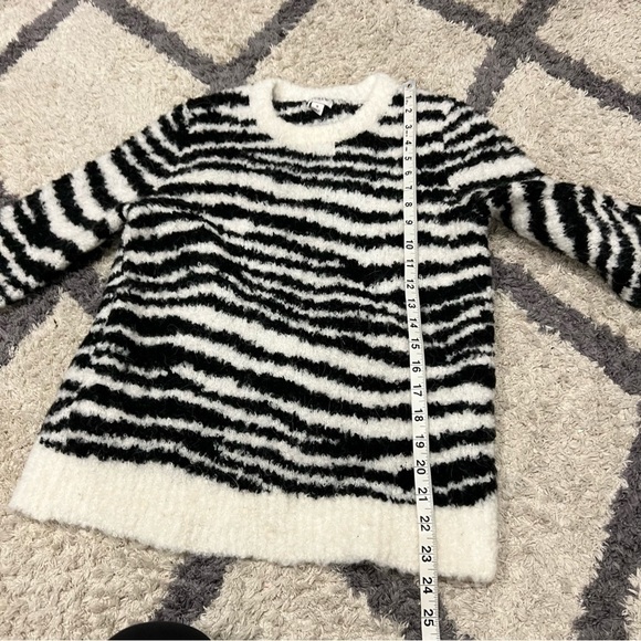 J. Crew Bouclé knit cozy fuzzy zebra pullover sweater - Picture 7 of 11